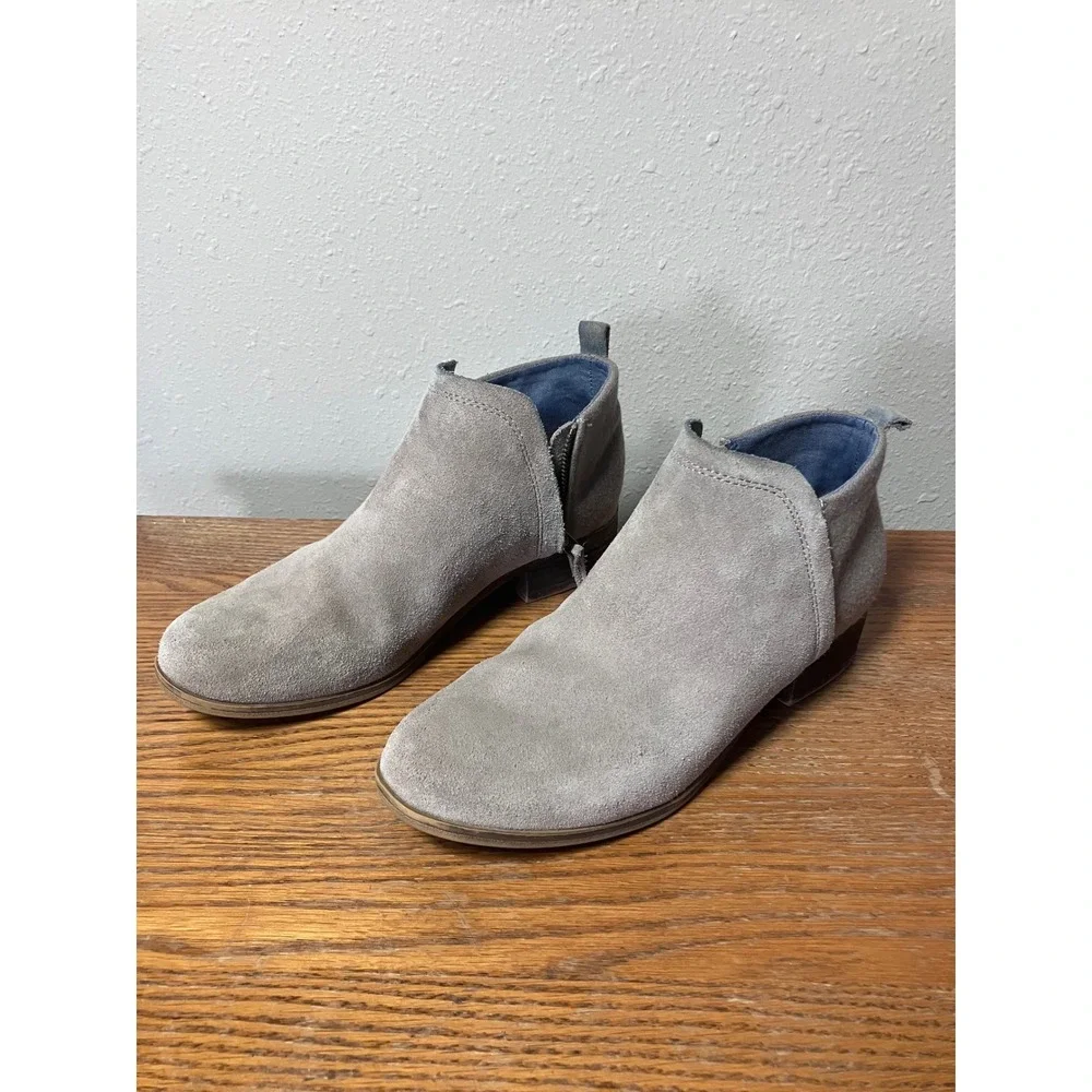 TOMS Deia‎ Grey Suede Ankle Booties Side Zip Low Block Heel Womens Size 9